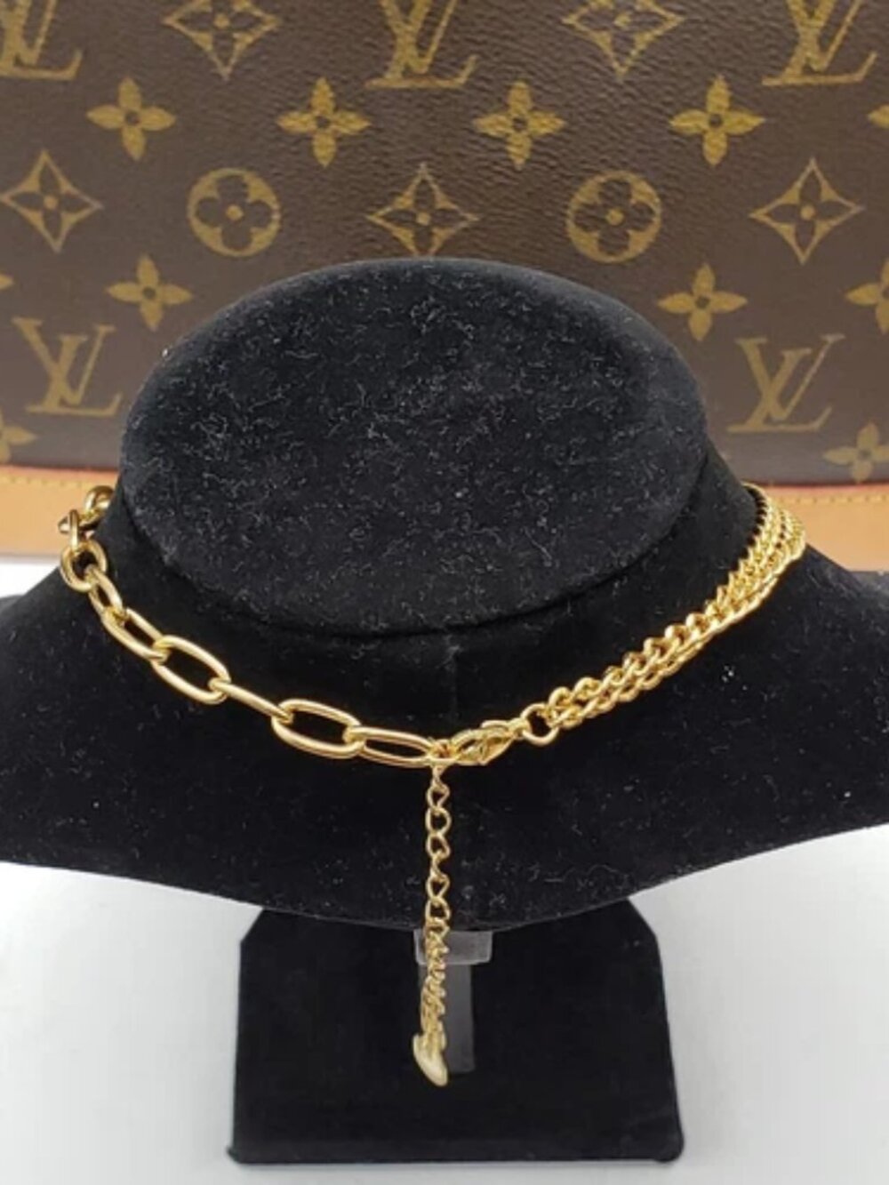 Gold-Plated Necklace with Authentic Louis Vuitton Padlock - Picture 6 of 11